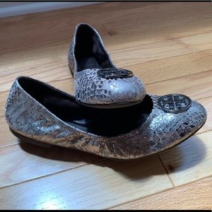Tory Burch Heidi silver flats snake, New w/ Box!!